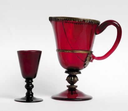 null Aiguière casque et petit verre en « rubinglas » Postdam, vers 1700. Aiguière...