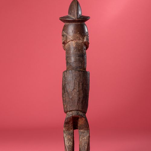 Objet : Statue 
Ethnie : Bateke – Congo 
Description : Grande statue erodée. Vis&hellip;