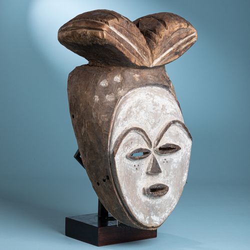Null Objet : Masque

Ethnie : Puvi-Mahengo ? 

Description : Grand masque blanc.&hellip;