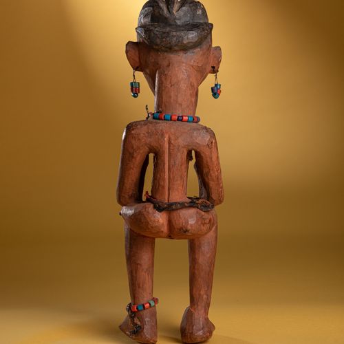 Objet : Statue 
Ethnie : Tsogho 
Description : Figure humaine représentée assise&hellip;