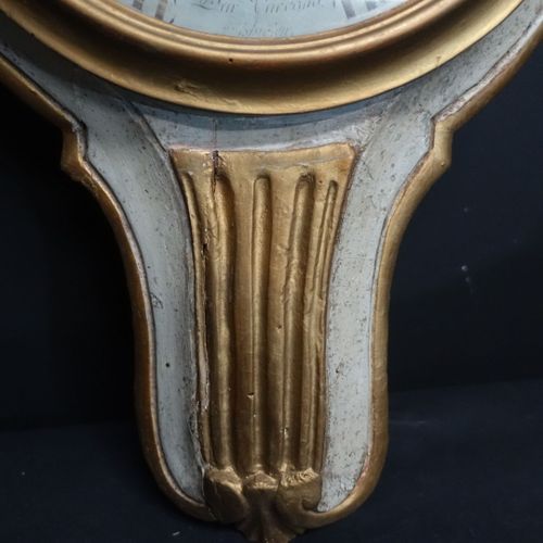 Baromètre fin d'époque XVIII's en bois peint et doré à décor d'un ruban noué, ca&hellip;