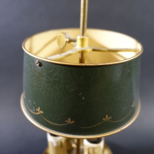 Petite lampe bouillotte moderne de style XIX's à trois lumières, abat jour en to&hellip;