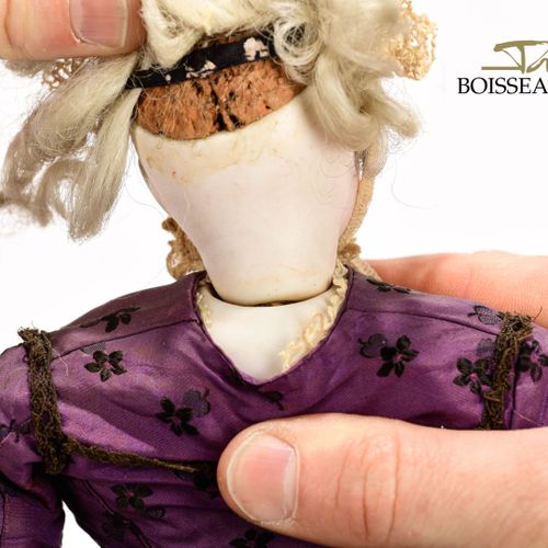 Null Frankreich 19. Jh., Pariser Puppe, Kopf aus gepresstem Biskuit, drehbar auf&hellip;