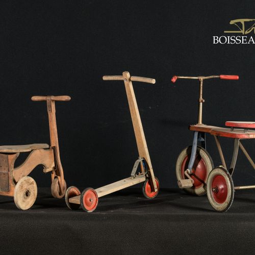 Null Lot de jouets en bois : ABC BABY VERO trottinette et deux petits vélos
vend&hellip;