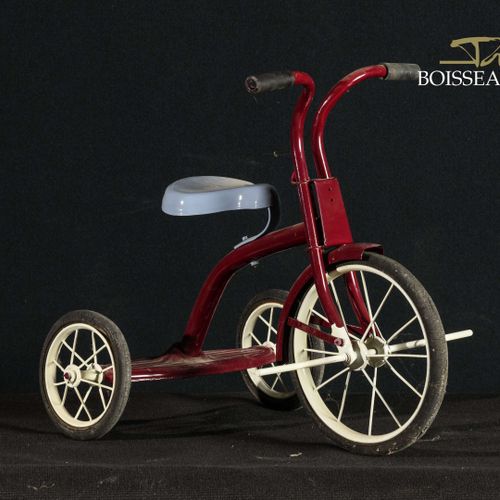 Null Vélo tricycle - repeint bordeaux. Long.: 60 cm - l: 45 cm
vendu en l'état
