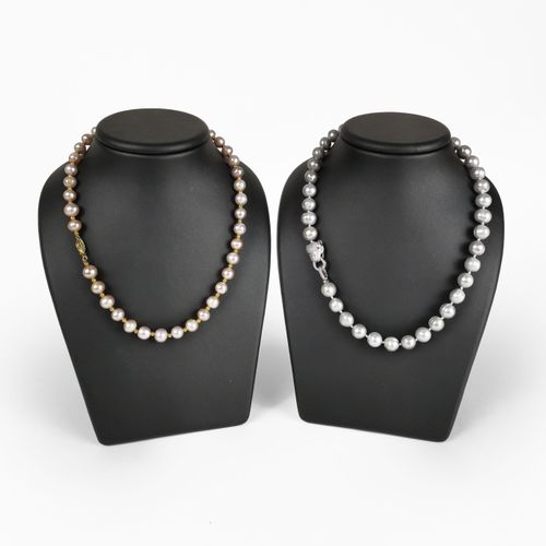 Null Lot de deux colliers de perles

L'un composé de perles grises terminé par u&hellip;
