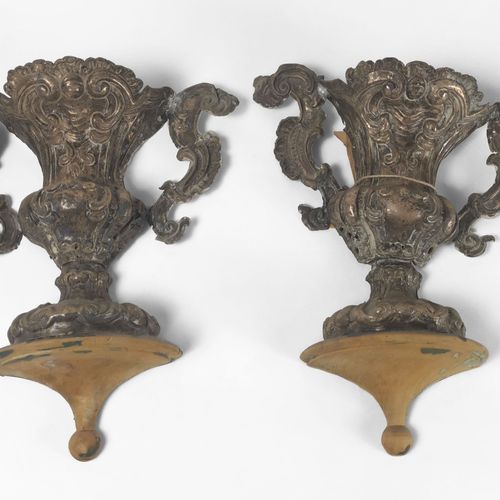 Null Vases d’applique

Probablement Italie, XVIIIe s, argent, H 28 cm