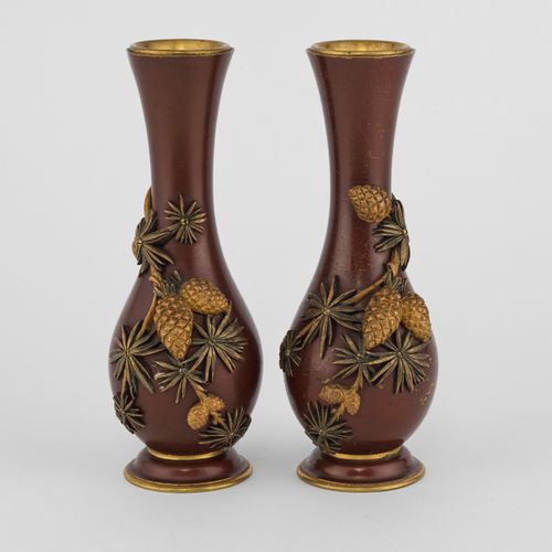 Null Paire de vases dans le goût de Barbedienne

Bronze à patine or et brune à m&hellip;