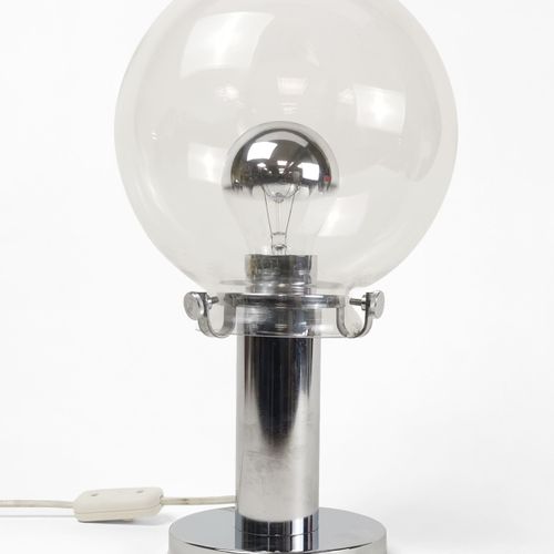 Null Lampe moderniste

Métal chromé et verre, H 35 cm