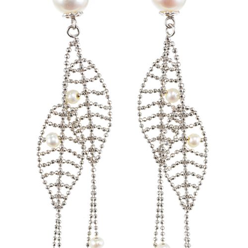 Null *Pendants d'oreilles sertis de perles retenant des motifs de feuilles styli&hellip;