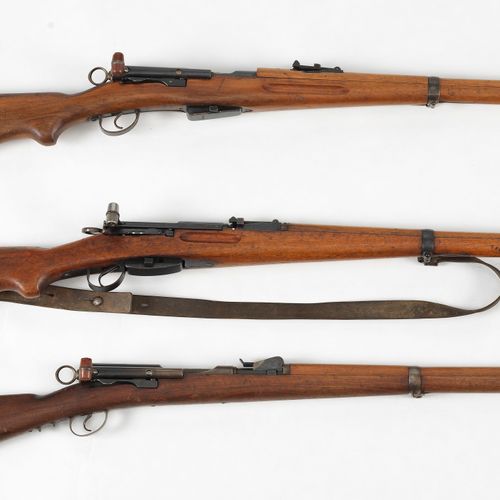 Null Deux fusils réglementaires, Suisse

No. 4336 et 179475, 110 cm. On joint un&hellip;