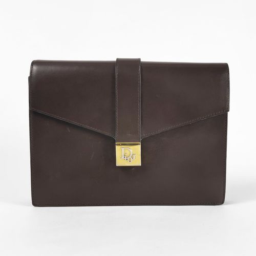 Null Dior, sac porté épaule

Cuir lisse brun, garniture en métal doré, 18x24 cm