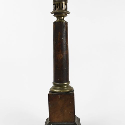 Null Lampe colonne de style néoclassique

Tôle patinée, H 47 cm