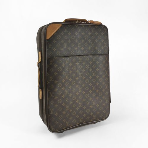 Null Louis Vuitton, Pégase 55, valise à roulettes

Toile cirée monogrammée et cu&hellip;