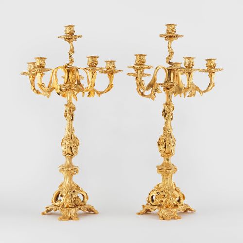 Null Paires de candélabres de style Louis XV à 6 feux

Bronze doré, H 62 cm