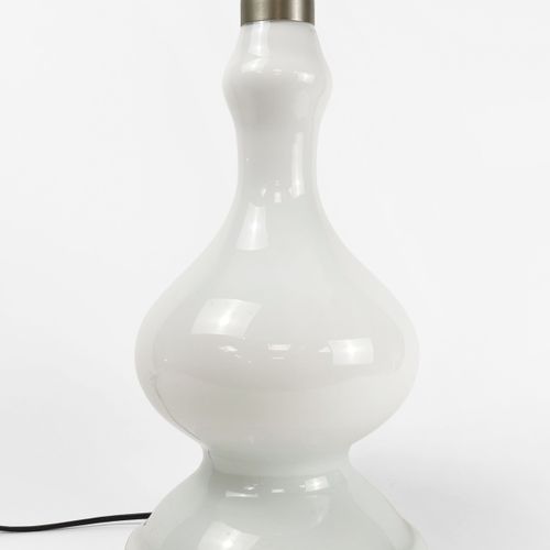 Null Lampe, Holmegaard, Suède

Opaline blanche, H 50 cm