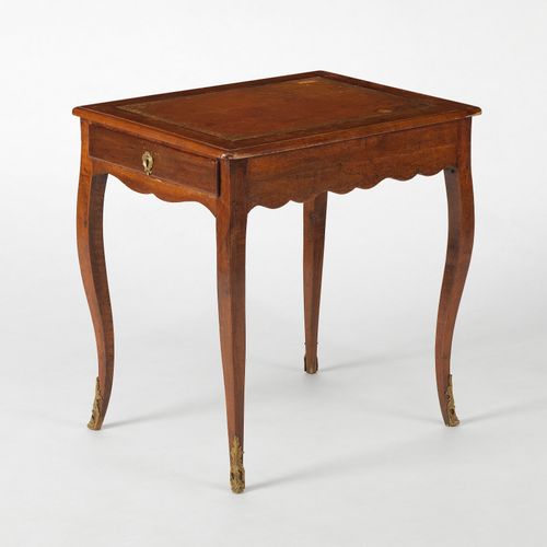 Null Table rectangulaire d'époque louis XV

Bois au naturel, bronze doré et cuir&hellip;