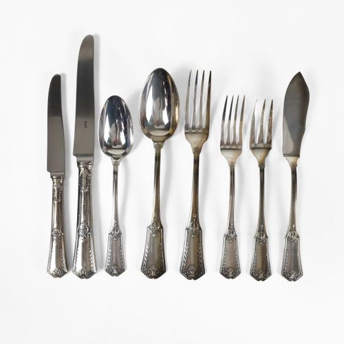 Null Ménagère Belle Epoque 

Béard, métal argenté comprenant: 12 fourchettes, 12&hellip;