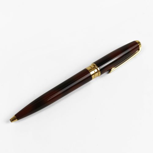 Null S.T. 	Dupont, stylo-bille

Laque de Chine rouge et noire, métal doré, L 13,&hellip;