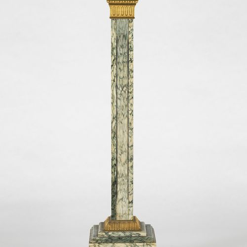 Null Sellette néoclassique, XIXe s

Marbre et bronze doré, H 108 cm
