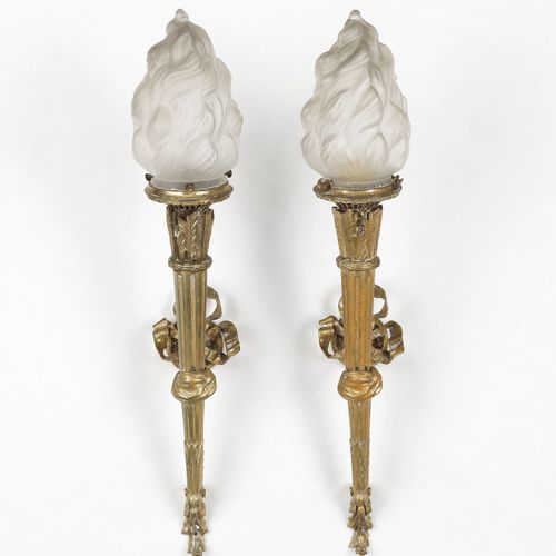 Null Paire d’appliques torches d'époque Napoléon III

Bronze doré et verre moulé&hellip;