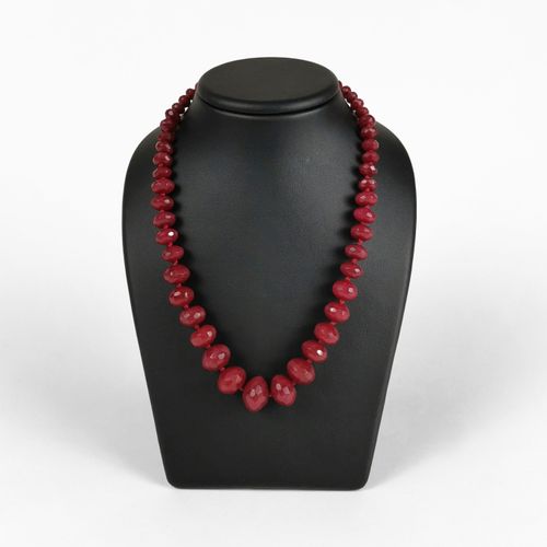 Null Collier composé de perles de rubis facettées en chute

Fermoir en métal, L &hellip;