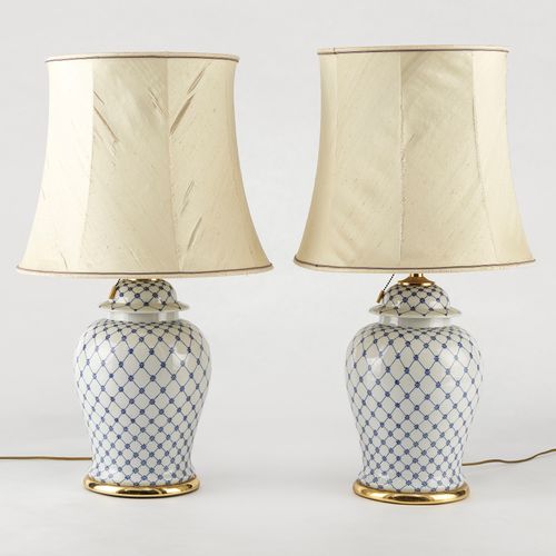 Null Paire de lampes potiches de style chinois

Porcelaine émaillée bleu blanc à&hellip;