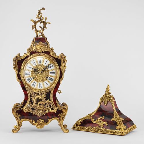 Null Cartel et sa console de style Louis XV

Bois laqué, émail blanc et bronze d&hellip;