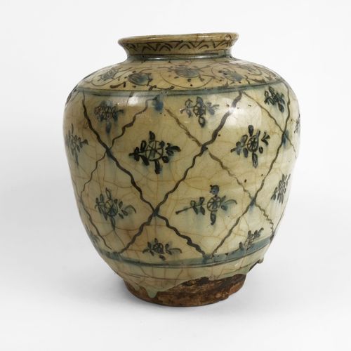 Null Vase balustre, Perse, Qajar

Céramique émaillée beige à décor de fleurons, &hellip;
