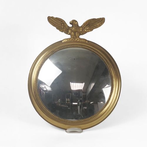 Null Miroir de sorcière surmonté d'une aigle

Bois sculpté et doré, H 35 cm