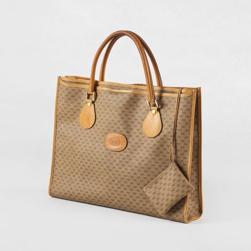 Null Gucci, sac cabas

Toile beige monogrammée, cuir naturel, garniture en métal&hellip;