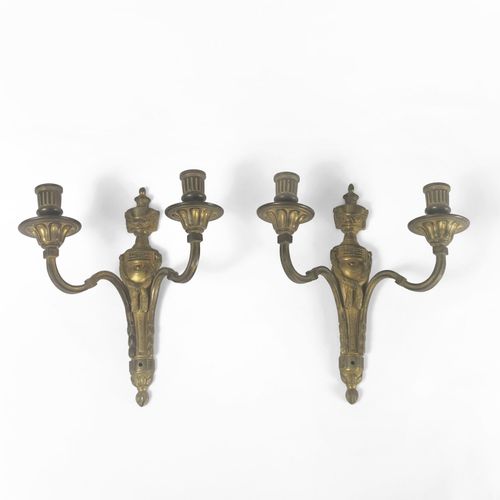 Null Paire d'appliques de style Louis XVI

Bronze doré, H 30 cm