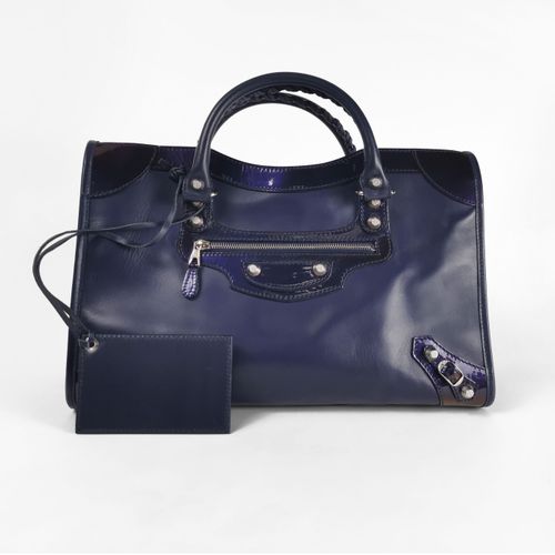 Null Balenciaga, sac à main ou porté épaule

Cuir lisse bleu marine, garniture e&hellip;