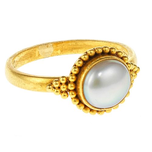 Null Bague sertie d'une demi-perle à décor de granulation

Or 916, doigt 49-9, 3&hellip;