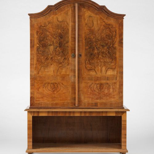 Null Cabinet sur piètement, Berne XVIIIe s

Placage de bois fruitier, piètement &hellip;