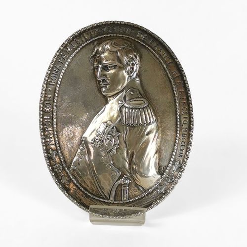 Null Portrait ovale repoussé de Napoléon

Grande-Bretagne, argent 925, 14x10,5 c&hellip;