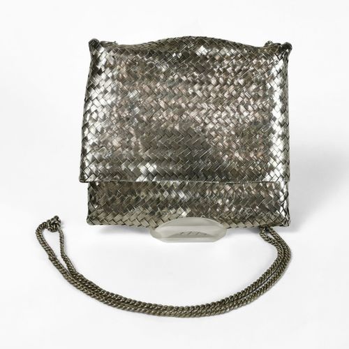 Null Pochette tissage d'argent

L 14x14 cm, 270 g