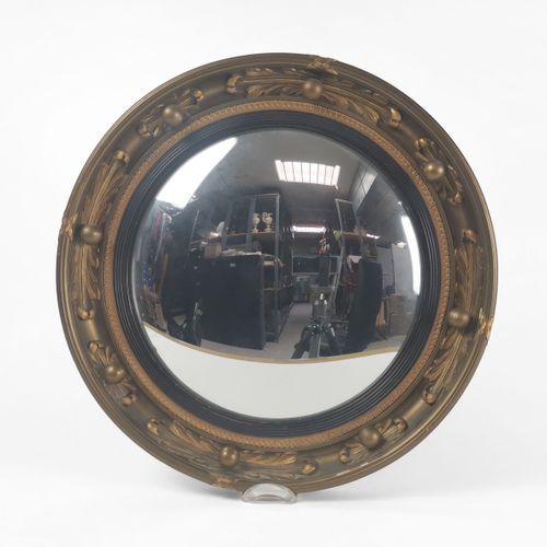 Null Miroir de sorcière rond

Résine dorée à décor de perles et feuilles, D 42 c&hellip;