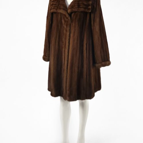 Null Arctic-Glo, manteau long

Vison brun, fermeture à crochets, poches latérale&hellip;
