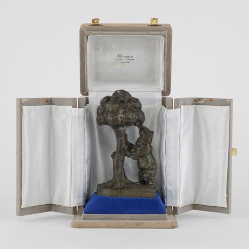 Null Statuette de l'Ours et l'Arbousier d'après Antonio Navarro

Bronze, H 17 cm&hellip;