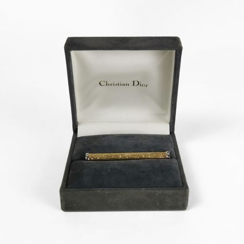 Null Christian Dior, épingle à cravate

Métal doré, 6 cm, dans son écrin