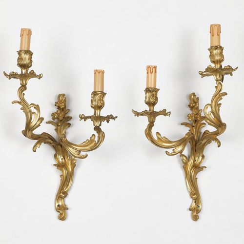 Null Paire d'appliques à deux lumières de style Louis XV, XIXe s

Bronze doré, H&hellip;
