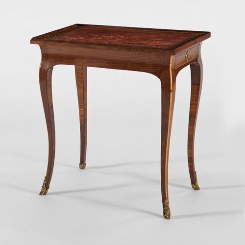 Null Table à écrire d'époque Louis XV

Un tiroir en ceinture, amarante et filet &hellip;