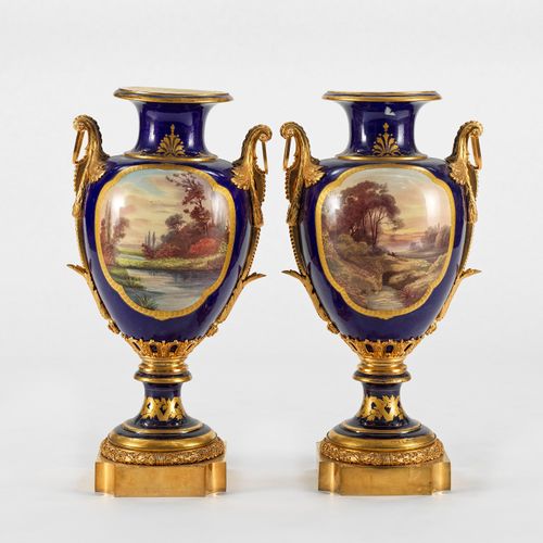 Null Paire de grands vases d'époque Napoléon III dans le style de Sèvres

Porcel&hellip;