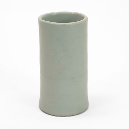 Null Vase à base évasée, Chine, XXe s
Porcelaine émaillée céladon à motifs incis&hellip;