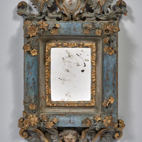 Null France, époque Louis XIV 
Cadre monoxyle en bois sculpté et polychromé bleu&hellip;