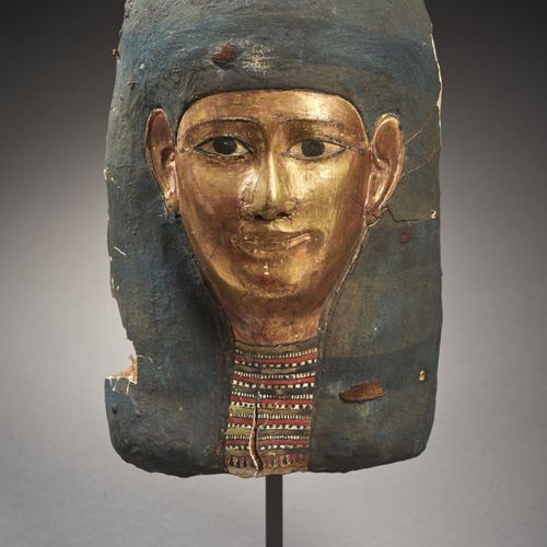 Null MASQUE DE MOMIE EN TOILE STUQUÉE POLYCHROME ET DORÉE 
Art égyptien, époque &hellip;