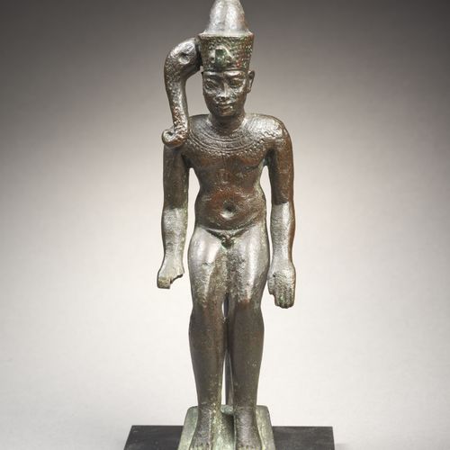 Null HARPOCRATE EN BRONZE 
Art égyptien, époque ptolémaïque, 332 - 30 av. J.-C.
&hellip;