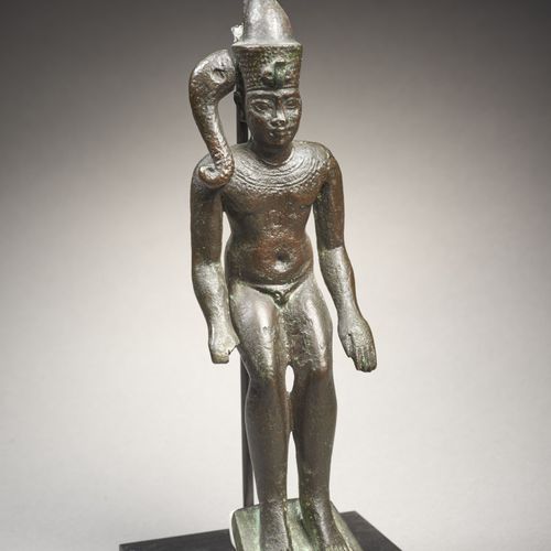 Null HARPOCRATE EN BRONZE 
Art égyptien, époque ptolémaïque, 332 - 30 av. J.-C.
&hellip;