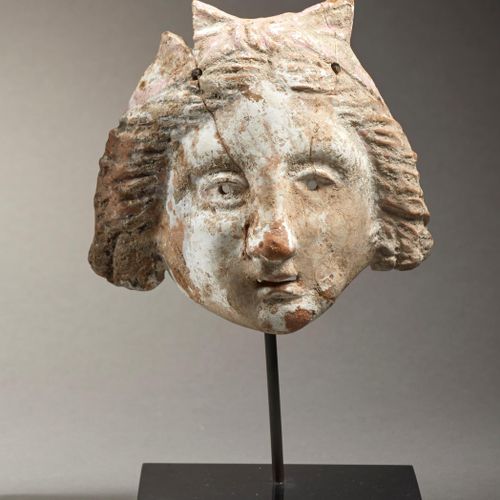 Null MASQUE DE COMÉDIE EN TERRE CUITE 
Art grec, Grande Grèce, 4e-3e siècle av. &hellip;
